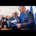  Wręczenie listów gratulacyjnych. fot. Tomasz Żak / UMWS 