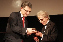  Marszałek Bogusław Śmigielski przekazał medal przyznany przez Ministra Kultury i Dziedzictwa Narodowego 