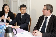  Delegacji przewodniczył Ik Soo Park, dyrektor generalny Departamentu Planowania Prowincji Gyeonggi 