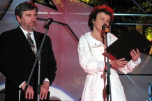  Koncert prowadziła para aktorska Joanna Szczepkowska i Jerzy Radziwiłowicz 