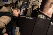  Uroczystości towarzyszyła wystawa fotograficzna Marty Pruskiej - Patrzeć z nadzieją 
